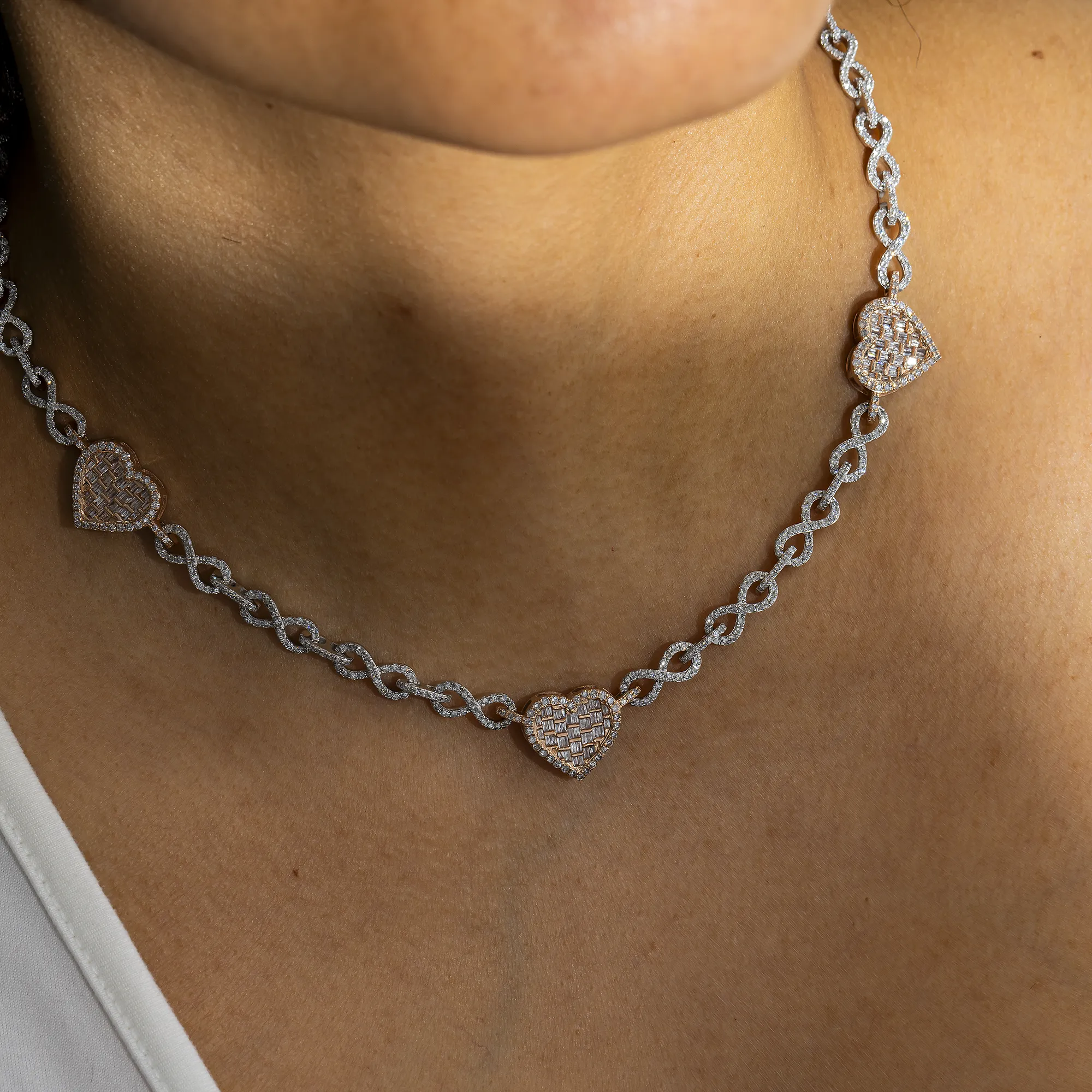 10K GOLD TWO TONE BAGUETTE AND ROUND DIAMOND INFINTY LINK HEART CHAIN 6.51 CT