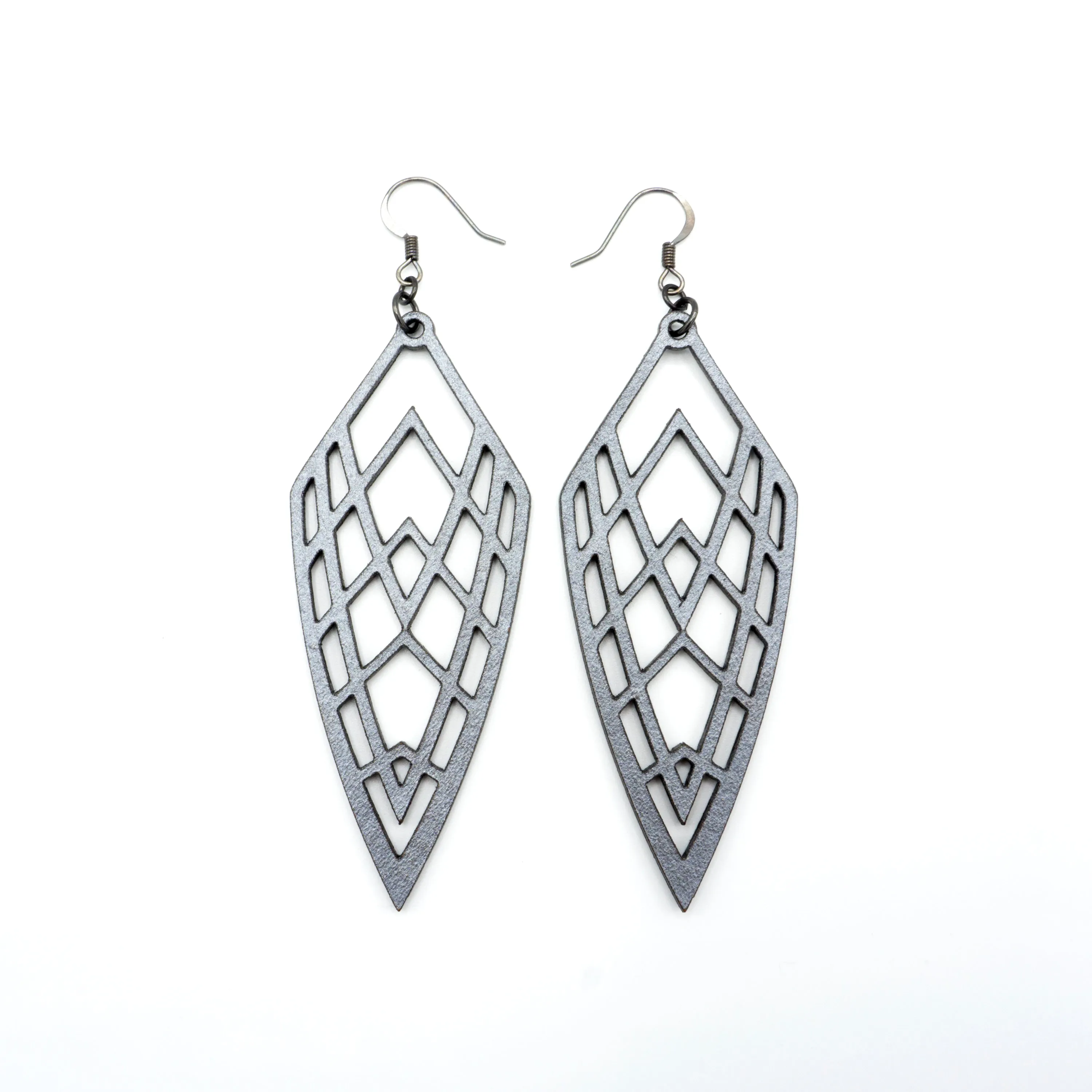 Arrowhead 01 [L] // Leather Earrings - Silver