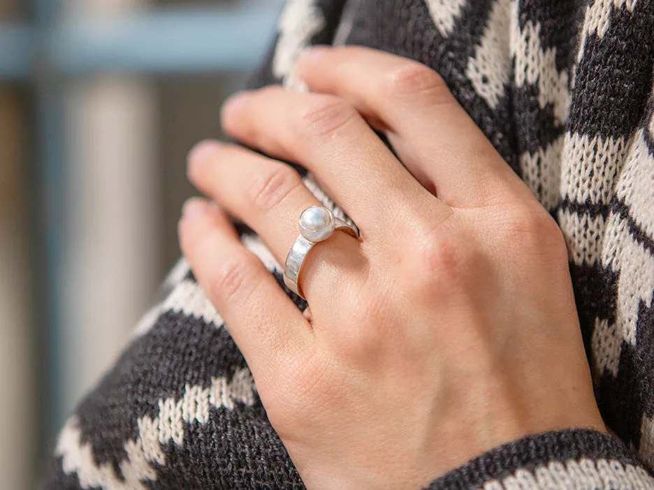 Classic Pearl Cabochon Ring
