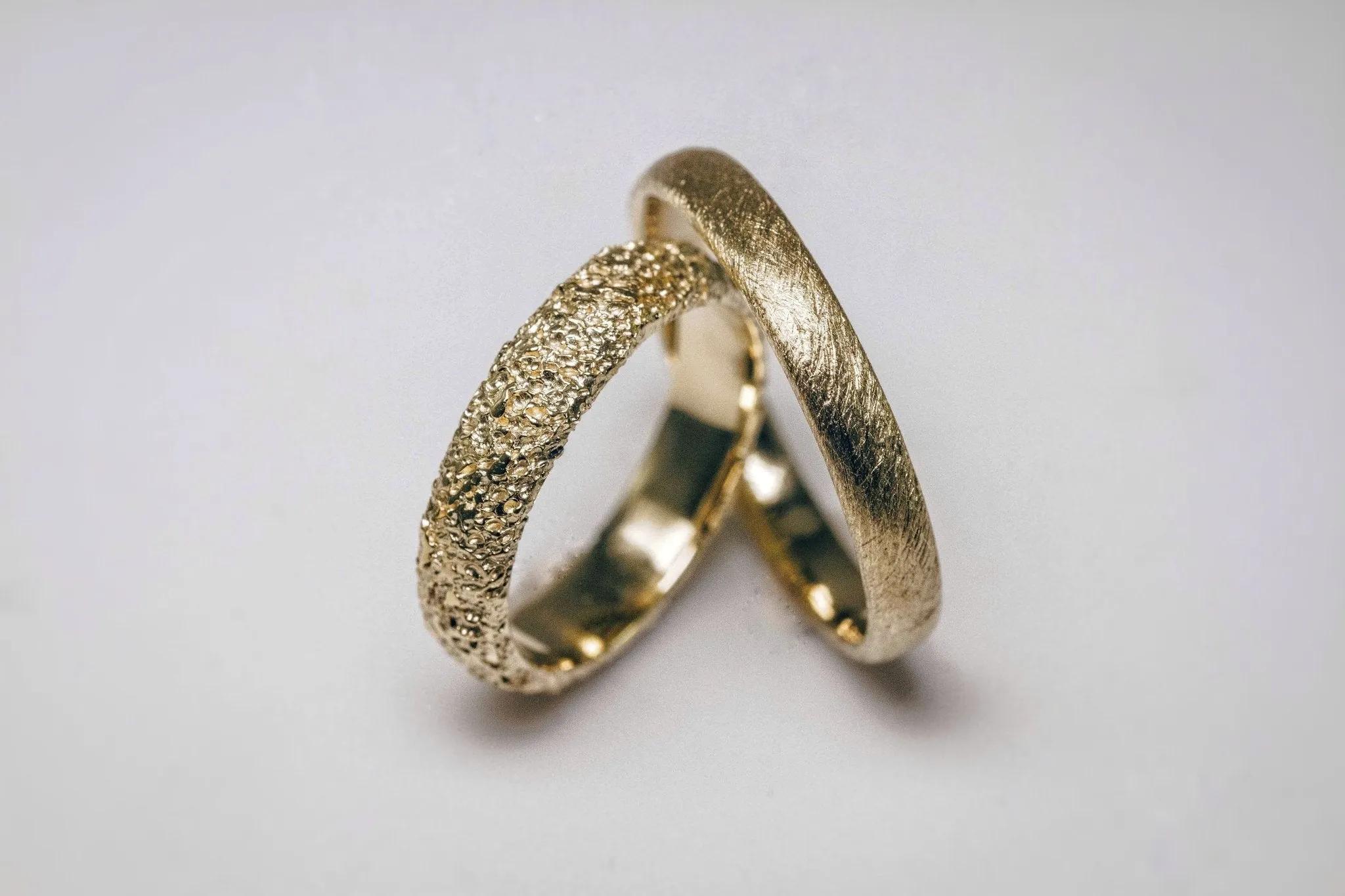 Frost Wedding Ring Yellow Gold