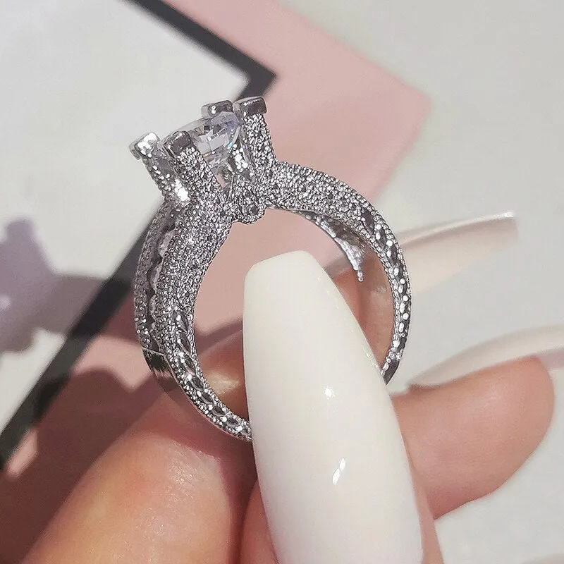 New Arrival - Luxury Halo silver color Round Cut Designer AAA  Quality CZ Diamonds Rings