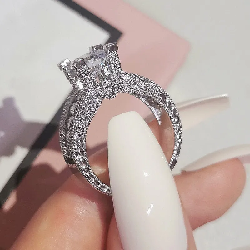 New Arrival - Luxury Halo silver color Round Cut Designer AAA  Quality CZ Diamonds Rings