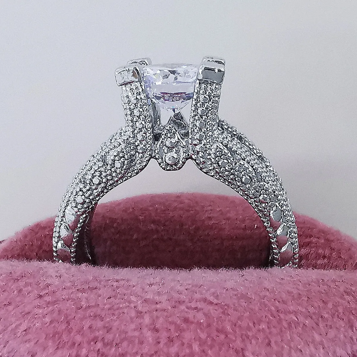 New Arrival - Luxury Halo silver color Round Cut Designer AAA  Quality CZ Diamonds Rings