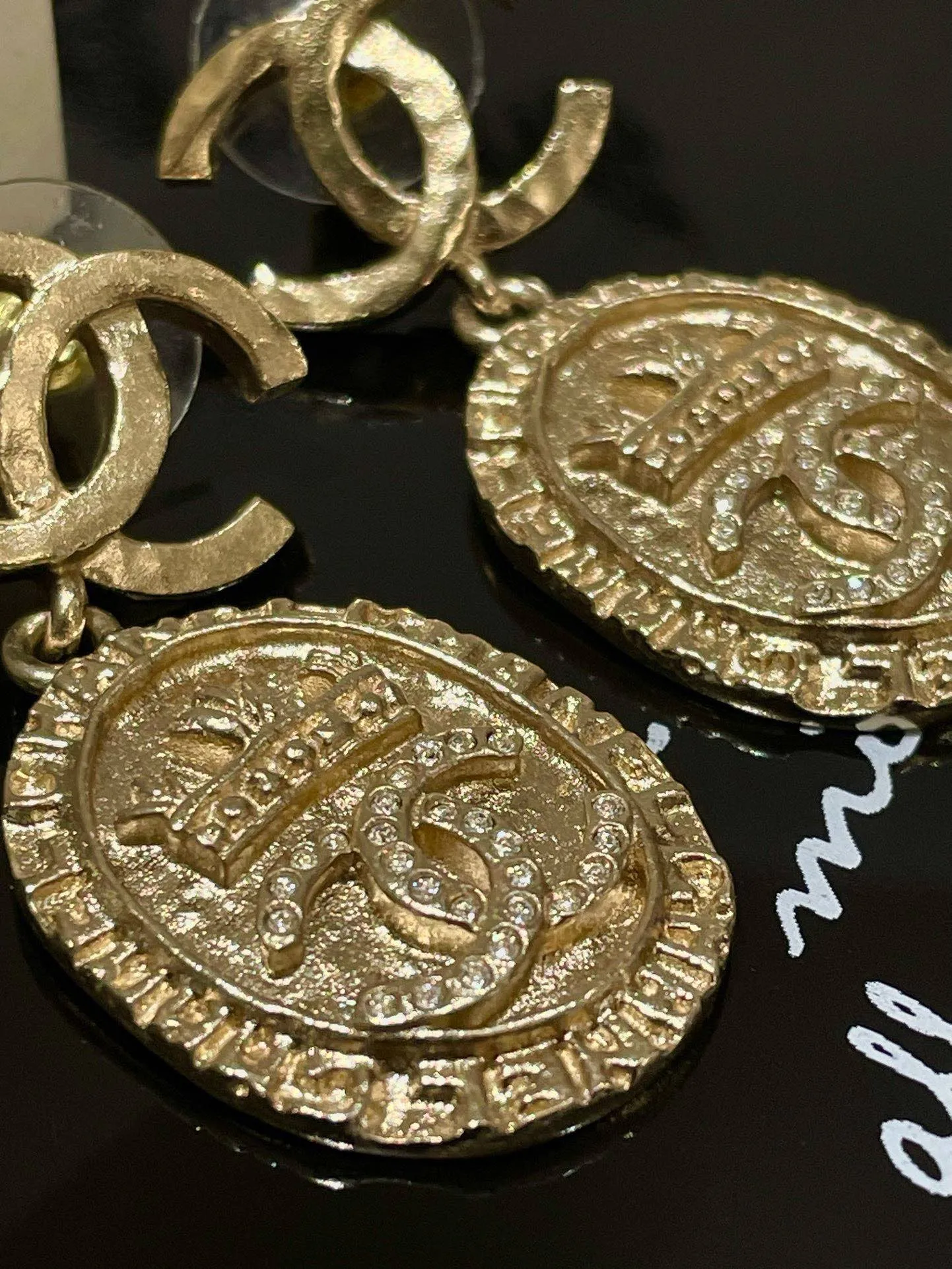 New Chanel 21A Crown CC Earrings Gold Earrings