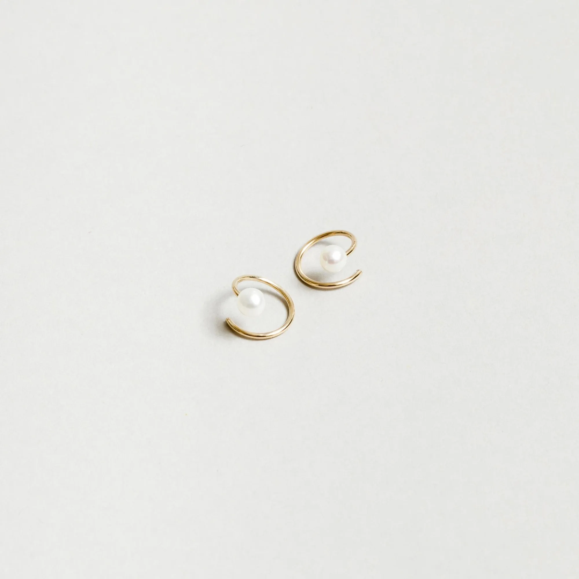 Swirl Hoops With Freshwater Pearls (Gold)