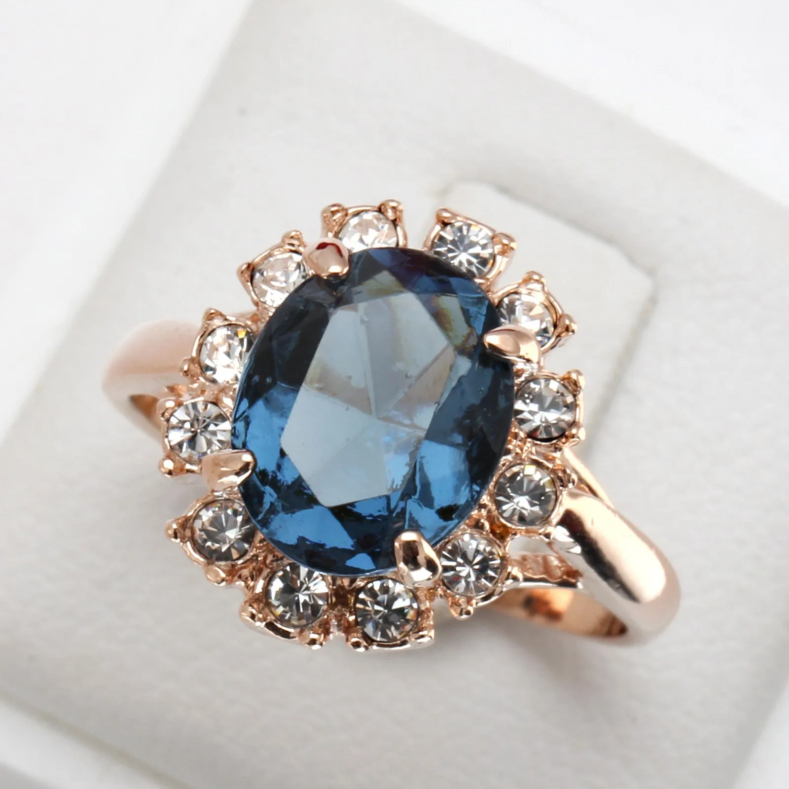 Top Quality Rose Gold Plated Created Emerald Finger Rings Elegant Brand Jewelry CZ Austrian Crystal For Women