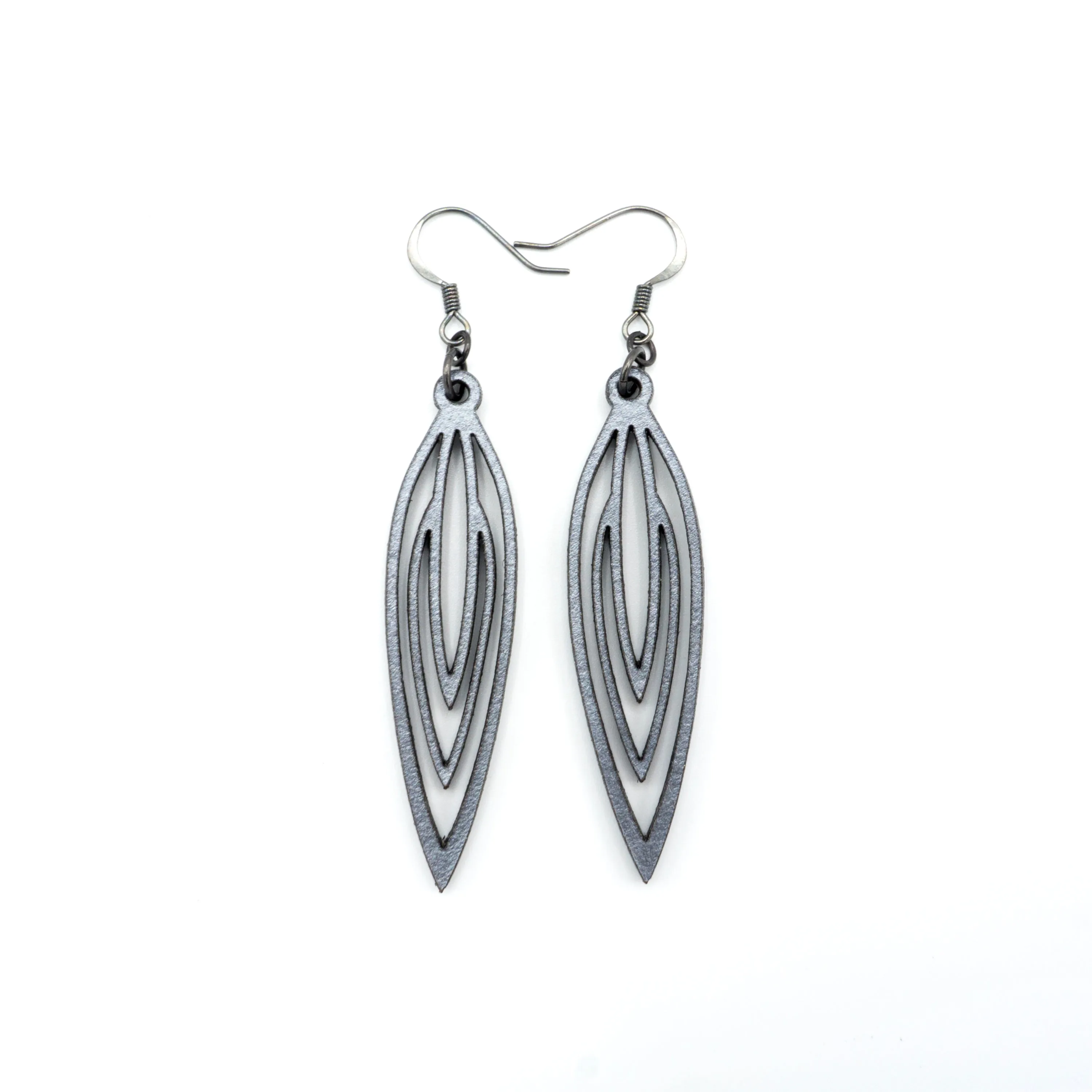 Totem 01 [S] // Leather Earrings - Silver